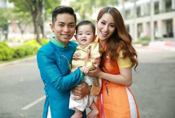 Khánh Thi: Sẽ có hai đứa cùng Phan Hiển rồi mới làm đám cưới Khánh Thi, Phan Hiển và con trai Ku Bi.
