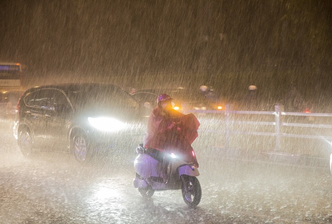 Hà Nội mưa lớn, đề phòng ngập úng Hà Nội mưa lớn, đề phòng ngập úng