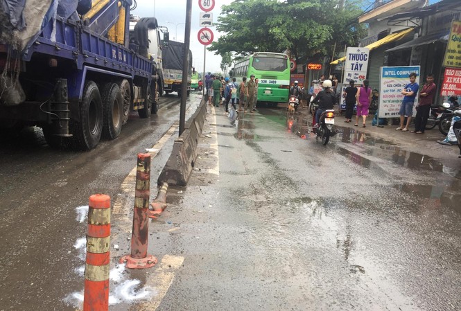 Va chạm với xe buýt, nữ sinh tử vong Va chạm với xe buýt, nữ sinh tử vong