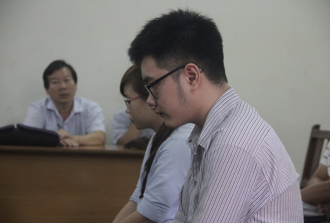 Hoãn xử vụ nam sinh giết bạn đồng tính, chặt xác phi tang Hoãn xử vụ nam sinh giết bạn đồng tính, chặt xác phi tang