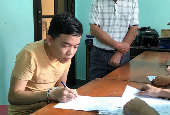 Lừa nhắn tin trúng thưởng, chiếm gần 1 tỉ đồng Lừa nhắn tin trúng thưởng, chiếm gần 1 tỉ đồng