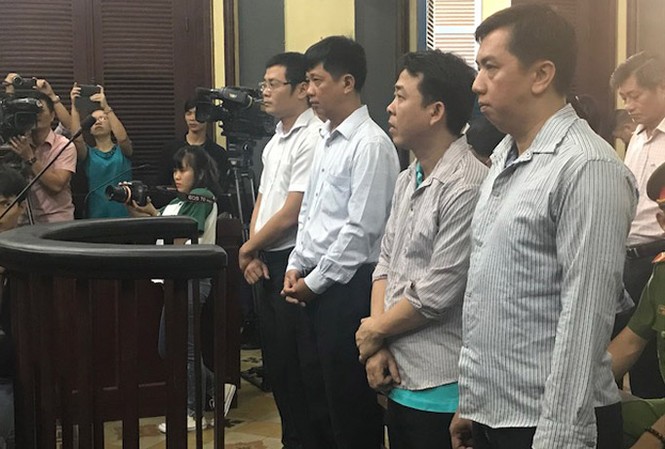 Huỷ án sơ thẩm, điều tra lại vụ VN Pharma Các bị cáo nghe toà tuyên án. Ảnh: Việt Văn.