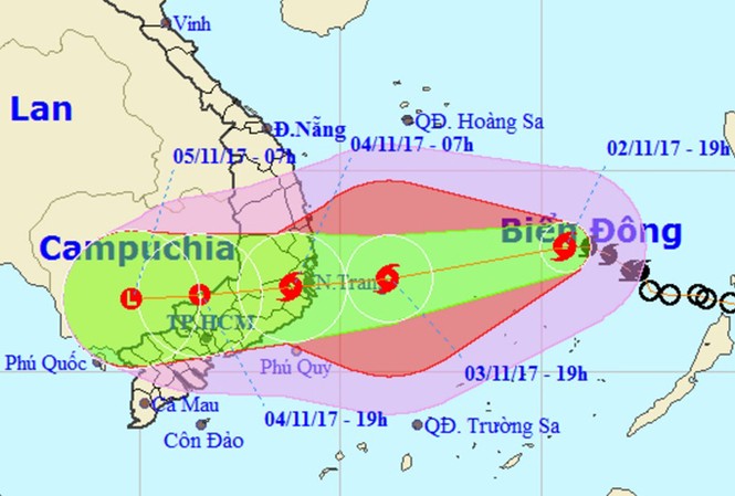 Bão số 12 di chuyển nhanh hướng thẳng các tỉnh Nam Trung Bộ Dự báo đường đi và vị trí của cơn bão số 12. Ảnh: NCHMF.