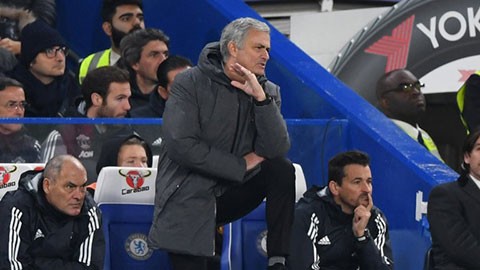 Mourinho nói M.U thua Chelsea là 'không công bằng' Mourinho nói M.U thua Chelsea là 'không công bằng'