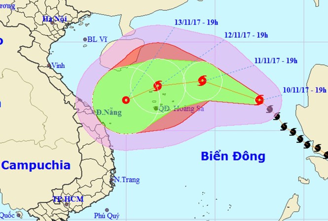 Thông tin mới nhất về cơn bão số 13 Vị trí và hướng di chuyển của cơn bão số 13. Ảnh: NCHMF.