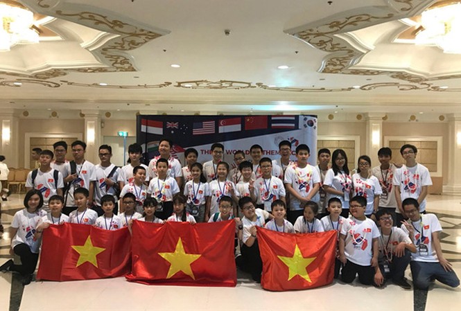100% học sinh Việt Nam đoạt giải tại kỳ thi Toán thế giới Toàn đoàn Việt Nam tham dự kỳ thi vô địch các đội tuyển Toán thế giới (WMTC). Ảnh: BTC.