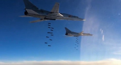 Bản tin 8H: 6 oanh tạc cơ Nga xuất kích diệt IS ở Syria Tu-22M3 ném bom xuống các mục tiêu IS ở Syria. Ảnh: Sputnik.