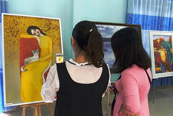 Giáo viên vùng sâu, vùng xa Thừa Thiên-Huế triển lãm tranh dịp 20/11 Giáo viên vùng sâu, vùng xa Thừa Thiên-Huế triển lãm tranh dịp 20/11