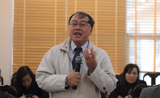Lương giáo viên xếp ở thang bảng cao nhất: Xa vời, khó thực hiện PGS. Phạm Bích San góp ý tại hội thảo.