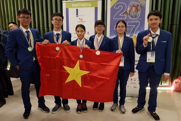Học sinh Việt Nam giành giải cao tại Olympic khoa học trẻ quốc tế Học sinh giành Huy chương bạc và đồng.