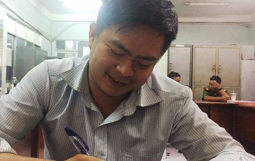 Nam bảo vệ thực hiện nhiều vụ cướp tại khu biệt thự ở Sài Gòn Chung tại cơ quan điều tra. Ảnh: Nhật Vy.