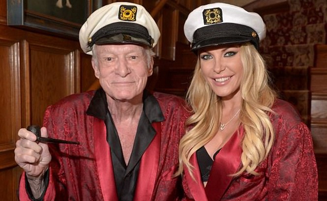 Bất ngờ với bản di chúc của ông chủ Playboy Ông chủ Playboy Hugh Hefner và vợ Crystal.