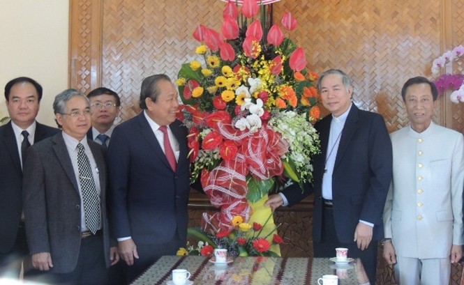 Phó Thủ tướng Trương Hòa Bình chúc mừng Giáng sinh tại Kon Tum Phó thủ tướng Chính phủ thăm chúc mừng Giáng sinh tại Kon Tum.
