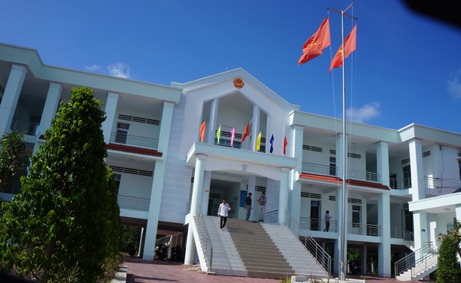 Bão số 16 đổ bộ, Cà Mau di dời 85 ngàn dân Trụ sở, trường học, nhà văn hoá là nơi di dời dân đến.