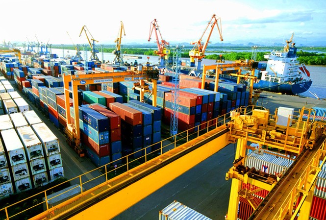 Cắt giảm, đơn giản hóa 50% điều kiện kinh doanh Chính phủ quyết tâm cải thiện môi trường kinh doanh, tạo thuận lợi nhất cho doanh nghiệp. Ảnh: Cảng Hải Phòng.
