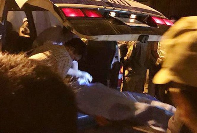 Bản tin 20H: Cô gái mang thai 3 tháng bị sát hại dã man Thi thể nạn nhân đưa ra khỏi hiện trường.