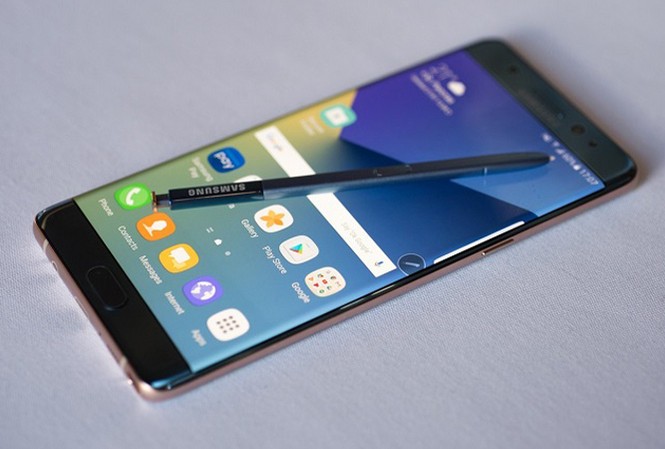 10 chiếc điện thoại ảnh hưởng đến sự phát triển của Samsung 10 chiếc điện thoại ảnh hưởng đến sự phát triển của Samsung