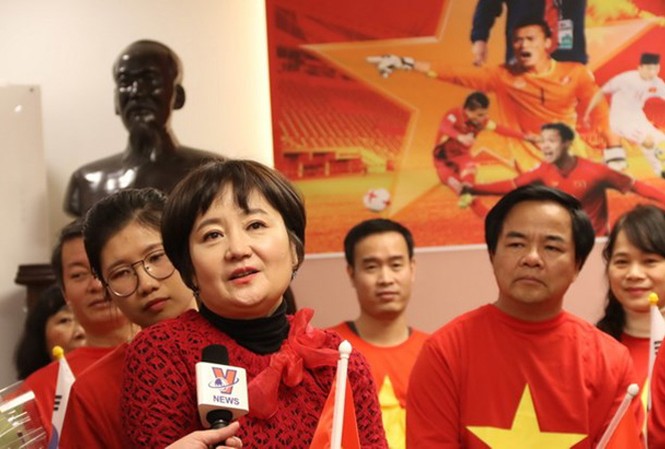 'Bà xã' HLV Park Hang-seo: Tuyển U23 Việt Nam hãy mang cup về Bà Choi Sang-a, phu nhân của Huấn luyện viên trưởng Park Hang-seo. Ảnh: Trần Phương/Vietnam+.