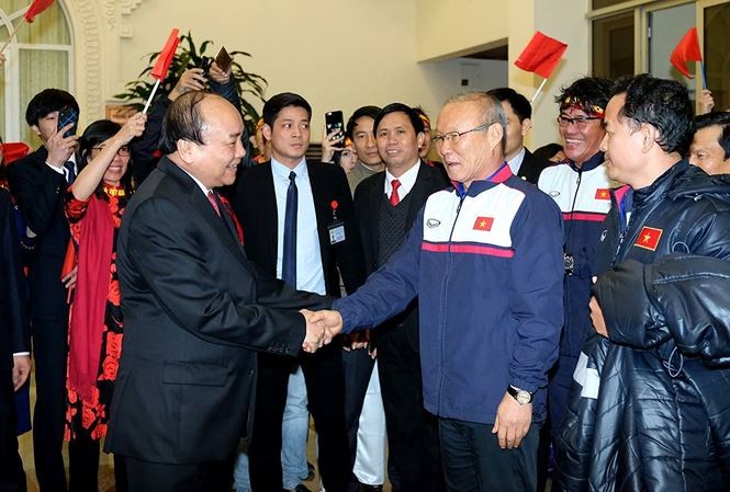 Bản tin 20H: Thủ tướng chờ đón U23 với niềm vui lớn Thủ tướng Nguyễn Xuân Phúc sẽ trao Huân chương Lao động hạng Nhất cho tập thể U23 Việt Nam. Ảnh: Văn Kiên.