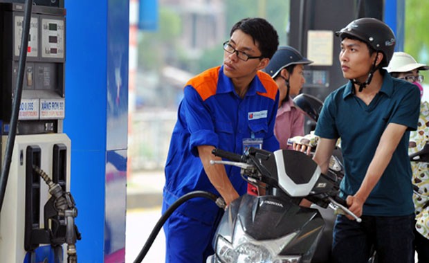 Giữ nguyên giá bán lẻ xăng dầu Giá xăng dầu được giữ nguyên tại kỳ điều chỉnh hôm nay. Ảnh minh họa: Internet.