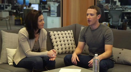 Mark Zuckerberg bị đề nghị từ chức Mark Zuckerberg và Sheryl Sandberg.