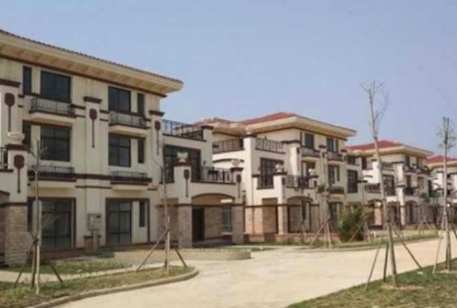 Tặng hơn 200 biệt thự sang cho dân làng, nhưng không một ai đến ở Khu biệt thự sang trọng mà ông Chen xây dựng để tặng người dân quê hương. Ảnh: SCMP
