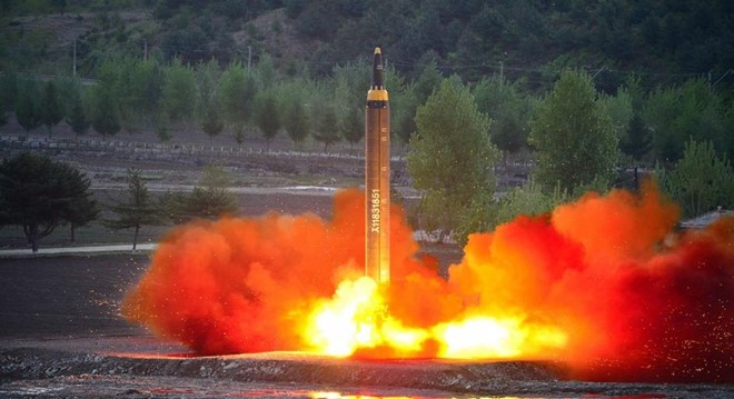 Nghi vấn tên lửa Triều Tiên sử dụng linh kiện Ukraine Hình ảnh một vụ phóng thử tên lửa của Triều Tiên. Ảnh: Getty.