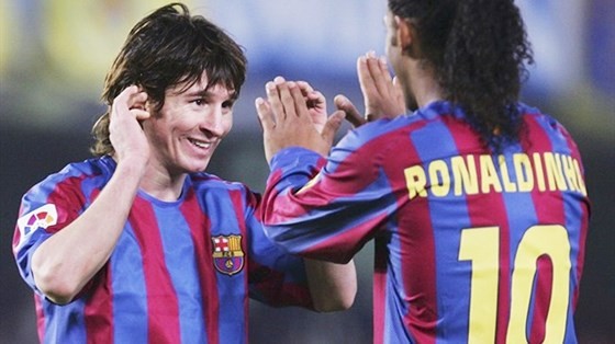 Sau 10 năm, nghi vấn Ronaldinho rời Barca vì Messi được hé lộ Messi và Ronaldinho bây giờ vẫn giữ được tình bạn thân thiết. Ảnh: Getty Images.