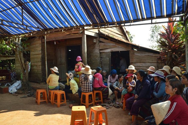 Bản tin 20H: Nam sinh treo cổ tự vẫn sau khi bị công an giữ xe máy Gia đình đau xót tổ chức tang lễ cho cháu Đ.