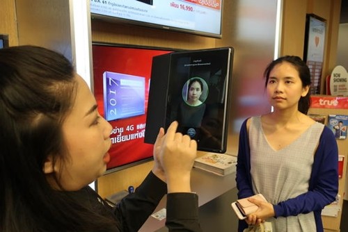 Các nước quản lý thuê bao viễn thông như thế nào? Thái Lan yêu cầu người mua SIM phải chụp ảnh hoặc dùng vân tay. Ảnh: The Nation