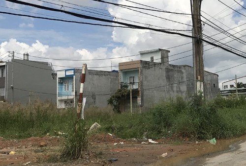 Tôi vất vả mua đi bán lại không bằng cậu em ngồi yên hưởng đất lên giá Khu đất xưa anh Thuấn mua giờ mới bắt đầu có người xây nhà. Ảnh: NVCC.