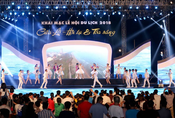 Ngắm dàn sao trẻ 'gây sốt' đêm Cửa Lò khai hội Ngắm dàn sao trẻ 'gây sốt' đêm Cửa Lò khai hội