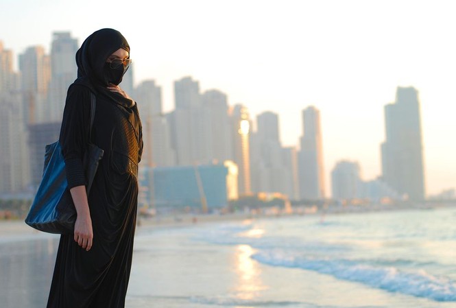 Ngày càng nhiều phụ nữ 'đổ tiền' vào bất động sản Dubai dường như đang dẫn đầu khu vực Trung Đông về cải thiện quyền của phụ nữ, trong đó có đầu tư BĐS. Ảnh: Facecontrol.it/Shutterstock.