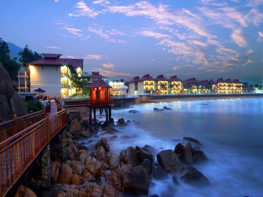 Điểm mặt các 'đại dự án' của gia đình ông Trần Bắc Hà Resort 4 sao Hoàng Gia Quy Nhơn do vợ ông Trần Bắc Hà làm chủ đã được chuyển nhượng lại cho các em ruột của bà ấy.
