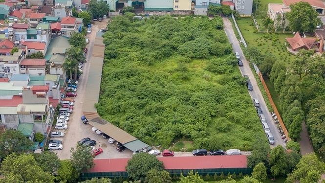 Sau ‘lệnh’ Chủ tịch Hà Nội, bãi xe lậu trên đất 'vàng' vẫn hoạt động Bãi xe lậu trên khu đất "vàng" 10.000m2 tại số 295 Lê Duẩn vẫn hoạt động sau "lệnh" của Chủ tịch Hà Nội yêu cầu kiểm tra, xử lý.