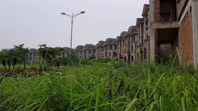 Nhiều 'ông lớn' BĐS bị Hà Nội bêu tên vì 'ôm' đất rồi bỏ hoang Một dự án bỏ hoang từ nhiều năm nay tại huyện Hoài Đức.