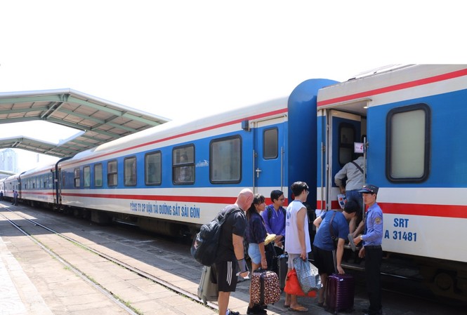 “Sốt” vé tàu, xe tuyến Sài Gòn – Nha Trang dịp lễ 30/4 “Sốt” vé tàu, xe tuyến Sài Gòn – Nha Trang dịp lễ 30/4