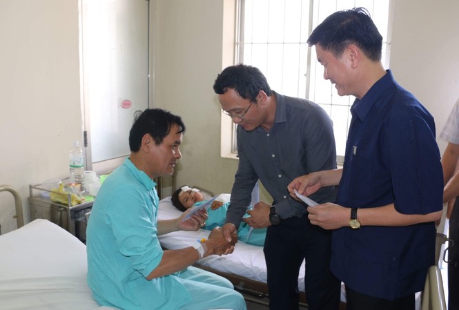 Ban ATGT Quốc gia đến thăm hỏi nạn nhân vụ tai nạn đèo Khánh Lê Ban ATGT Quốc gia đến thăm hỏi nạn nhân vụ tai nạn đèo Khánh Lê