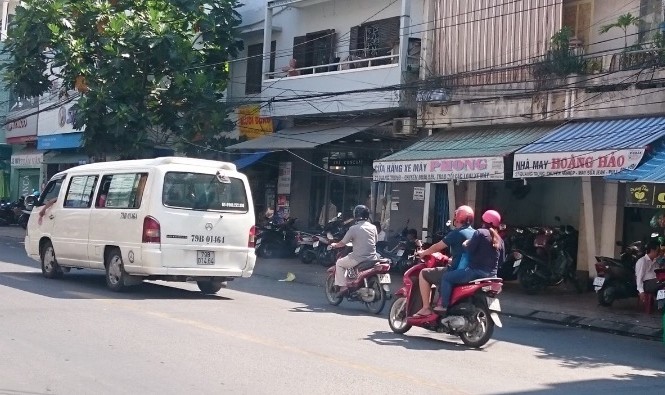 Xe dù lộng hành, bến cóc nở rộ Xe dù lộng hành, bến cóc nở rộ