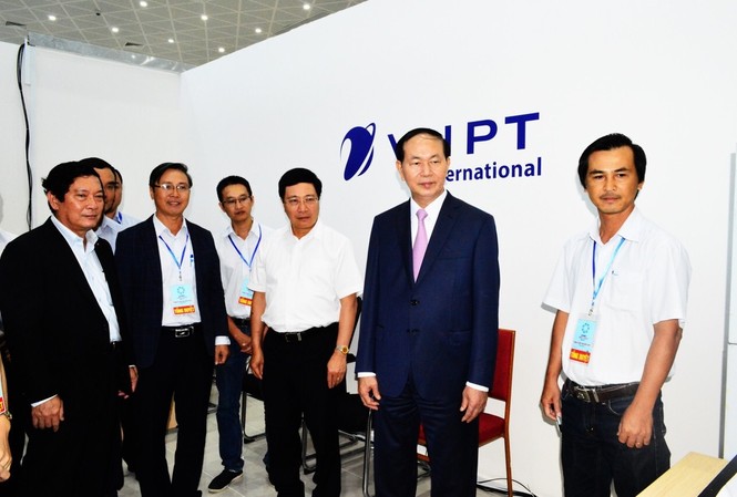 Sẵn sàng hạ tầng thông tin cho APEC 2017 Chủ tịch nước Trần Đại Quang và Phó Thủ tướng Phạm Bình Minh đến thăm trung tâm điều hành kỹ thuật của VNPT tại Trung tâm Báo chí quốc tế APEC 2017.