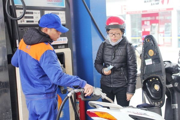 Xả Quỹ Bình ổn để giữ giá xăng dầu Các doanh nghiệp xăng dầu đầu mối được điều chỉnh mức chi sử dụng Quỹ Bình ổn giá xăng dầu với mức 523 đồng/lít xăng