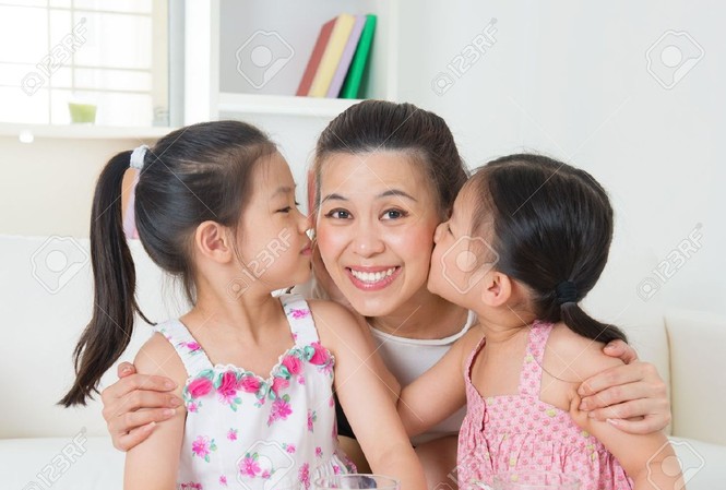 Chuyên gia: Không để sữa học đường bị trục lợi từ cú 'bắt tay gầm bàn' Theo các chuyên gia, cần thực hiện đấu thầu công khai để tránh việc bắt tay trục lợi từ chương trình sữa học đường