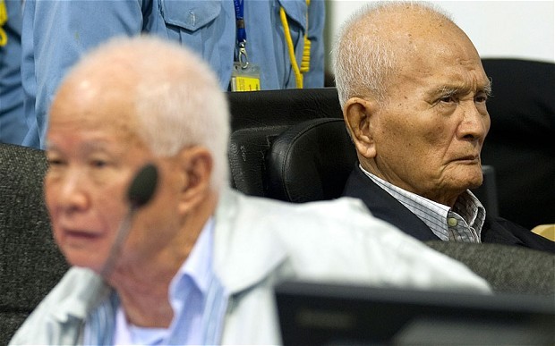 Campuchia mở phiên xét xử 2 thủ lĩnh Khmer Đỏ Hai cựu thủ lĩnh Khieu Samphan và Nuon Chea
