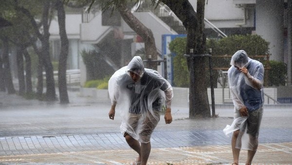 Bão Vongfong tấn công Nhật Bản, ít nhất 20 người bị thương Bão Vongfong tấn công Nhật Bản.