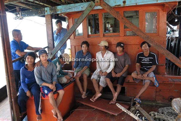 Hải tặc Philippines bắn trọng thương 2 ngư dân Việt Nam Các ngư dân trên tàu bị cướp biển tấn công