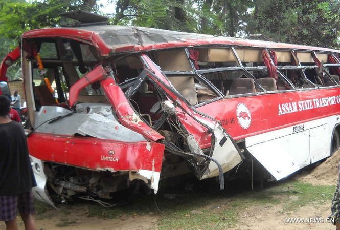 Tai nạn xe bus kinh hoàng, 35 người thương vong Hiện trường vụ tai nạn