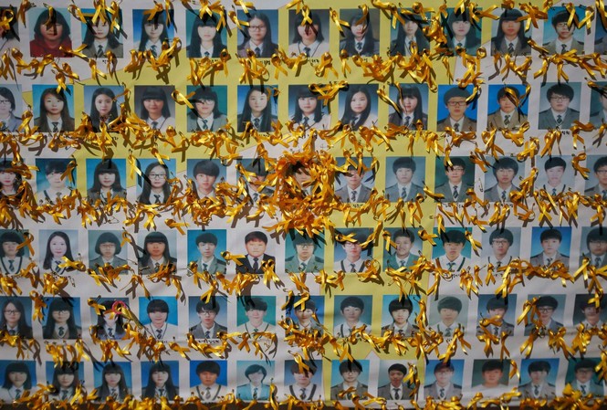 Tìm thấy thi thể trong phà chìm Sewol Di ảnh các học sinh trong vụ chìm phà Sewol