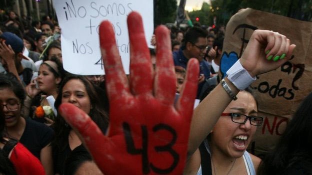 Xả súng kinh hoàng ở quán bar, 5 người thiệt mạng Bạo lực Mexico ngày càng tăng sau vụ 43 sinh viên mất tích