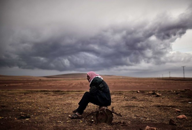 Phiến quân IS trả tự do cho 93 người Kurd ở Syria Một người Kurd ở Kobane