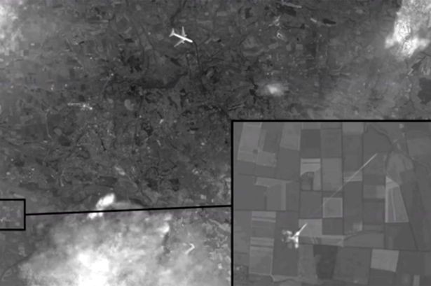 Nga công bố ảnh 'MH17 bị chiến đấu cơ bắn hạ' Hình ảnh được cho là MH17 bị chiến đấu cơ bắn hạ